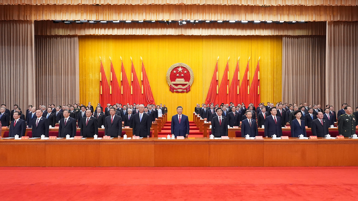 新疆维吾尔自治区成立70周年庆祝大会隆重举行 习近平出席大会